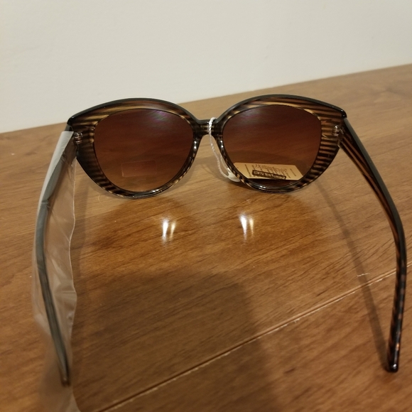 VOX Women's Brown Striped Oversized Cat Eye Trendy Sunoptics Sunglas… - Picture 5 of 7